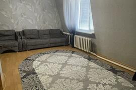 Квартира, 2 комнаты, 67.2 м², хороший район, всё  шаговой доступности.ю в доме, В доме есть колясочная.