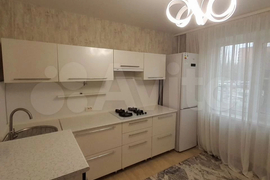 4-к. квартира, 79 м², 1/10 эт.