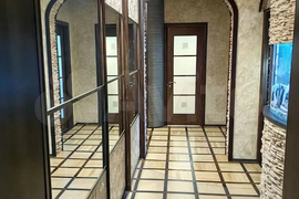 3-к. квартира, 128 м², 5/5 эт.