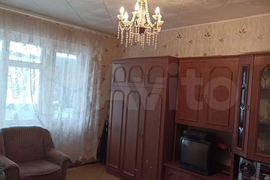 Доля в 2-к. квартире, 48 м², 2/9 эт.